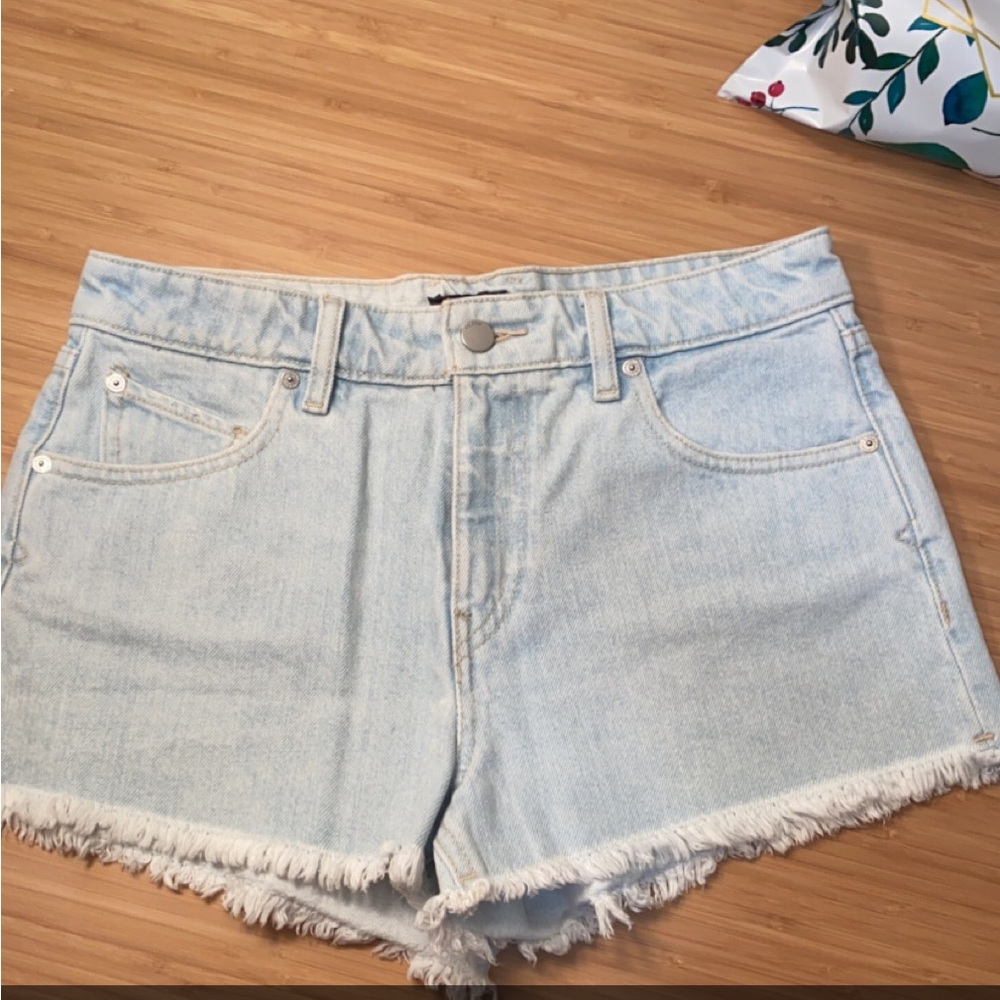 NWOT - Volcom denim shorts
